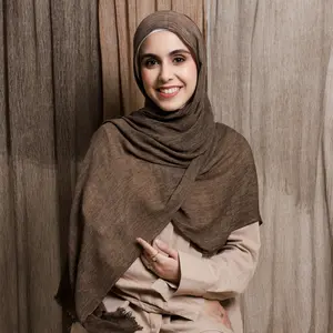 New Arrival Muslim Women Soft Cotton Rayon Tassel Crinkle Hijab Shawl