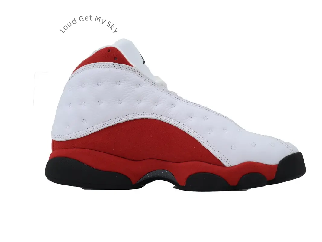 Two-Tone White and Red Mid Top Sports Sneakers, Textured Leather Upper, Black Outsole Classic Street Style Basketball Shoes