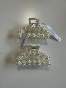 Pearl Claw Clip
