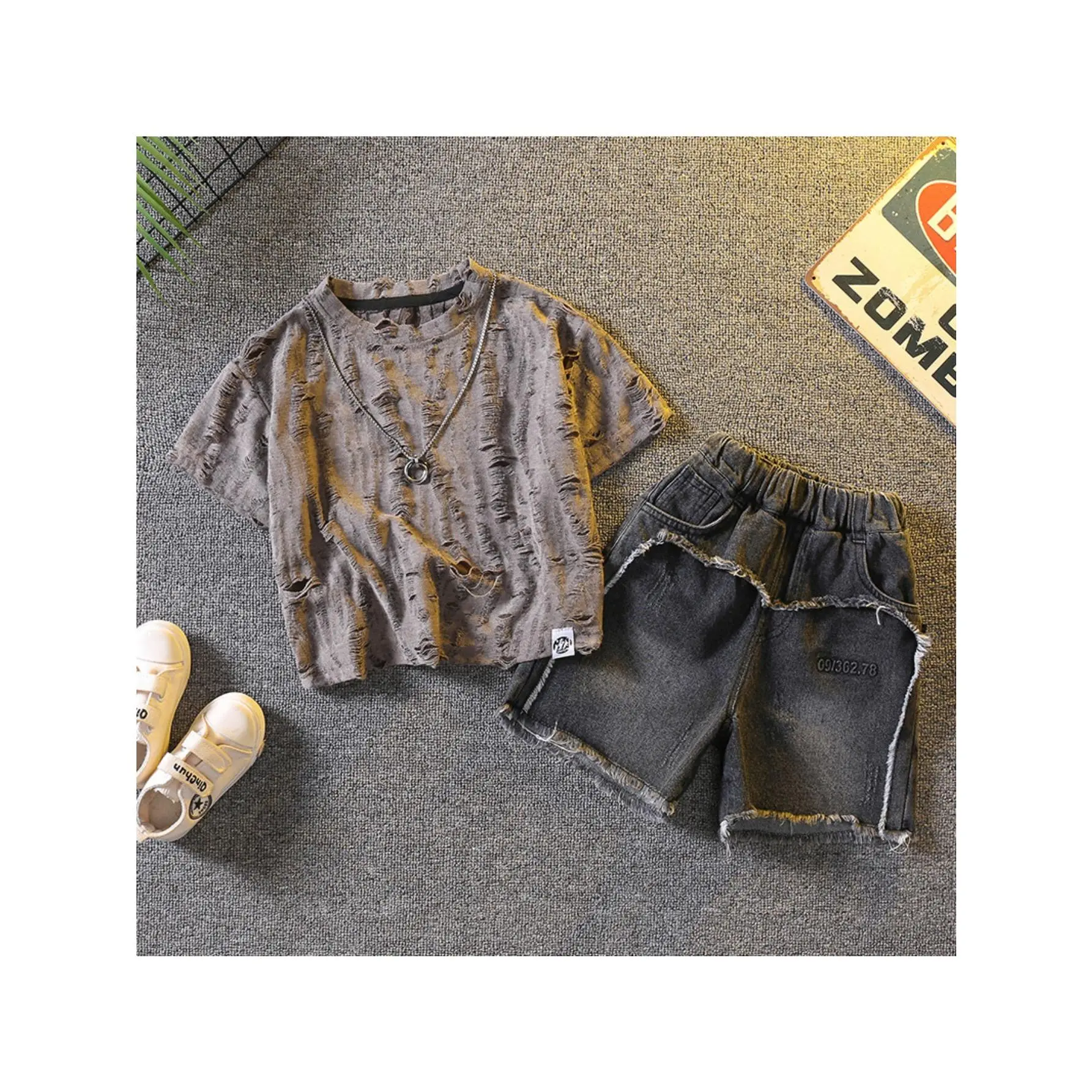 Boys' Two-Piece Summer Outfit New Distressed Ripped Short-Sleeved + Black And Gray Washed Faux Denim Shorts Boys' Trendy Cool Retro Street Style Outfit Set, for Outdoor