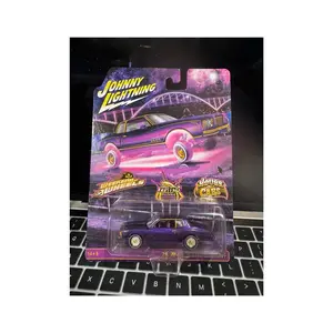 Johnny Lightning 1:64 78 Monte Carlo Lowrider