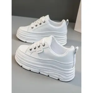 Women’s fashionable lace-up low-top sneakers—casual, comfortable, breathable sports shoes with a round toe for daily wear; closed design.