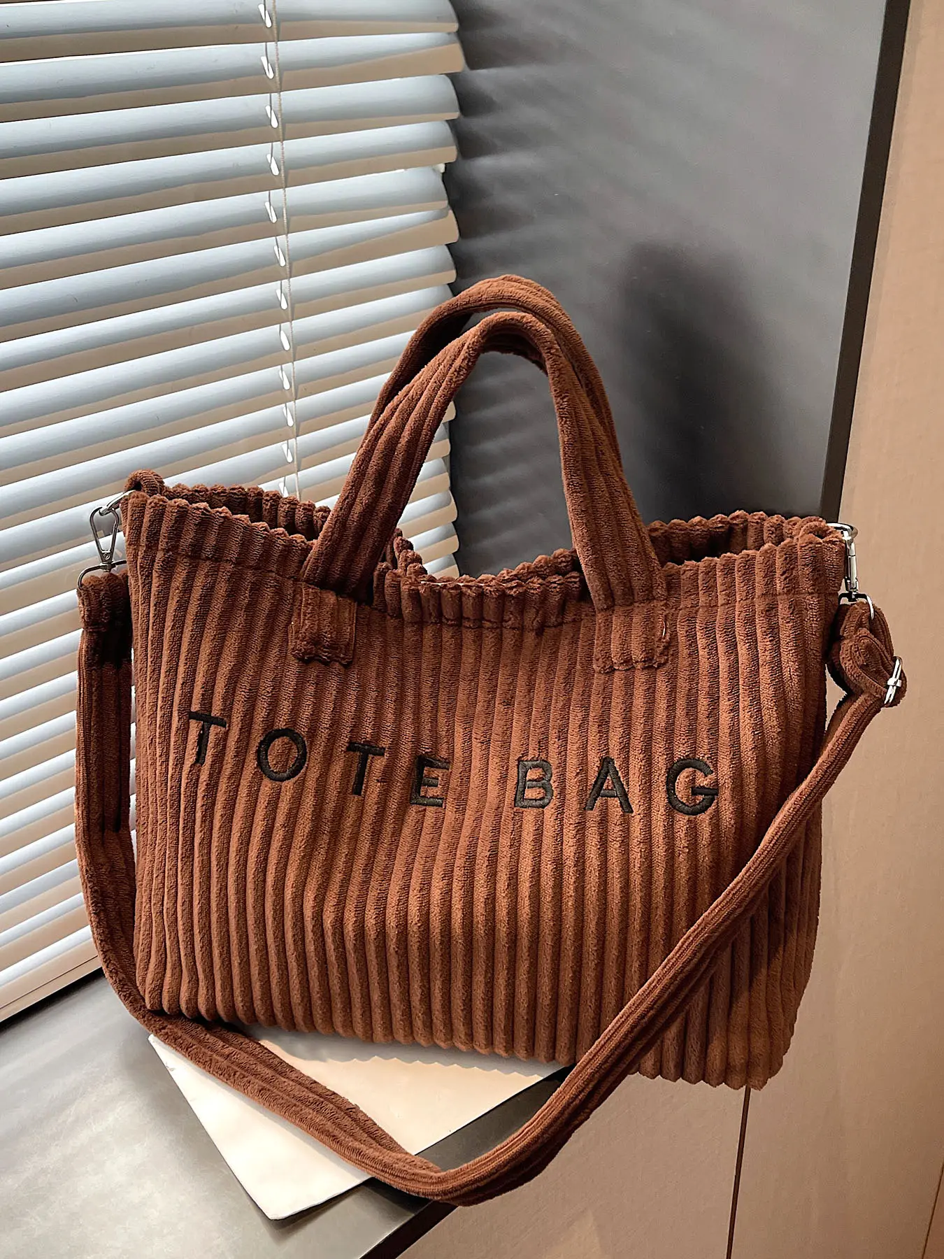 Leisure daily commuting shoulder bag, Casual shoulder bag, three-dimensional stripe letter embellishment design, retro versatile shoulder bag, suitable for students commuting, shopping and travel, Crossbody Tote Bag, Cross Body Bags, Casual Fashion Bag