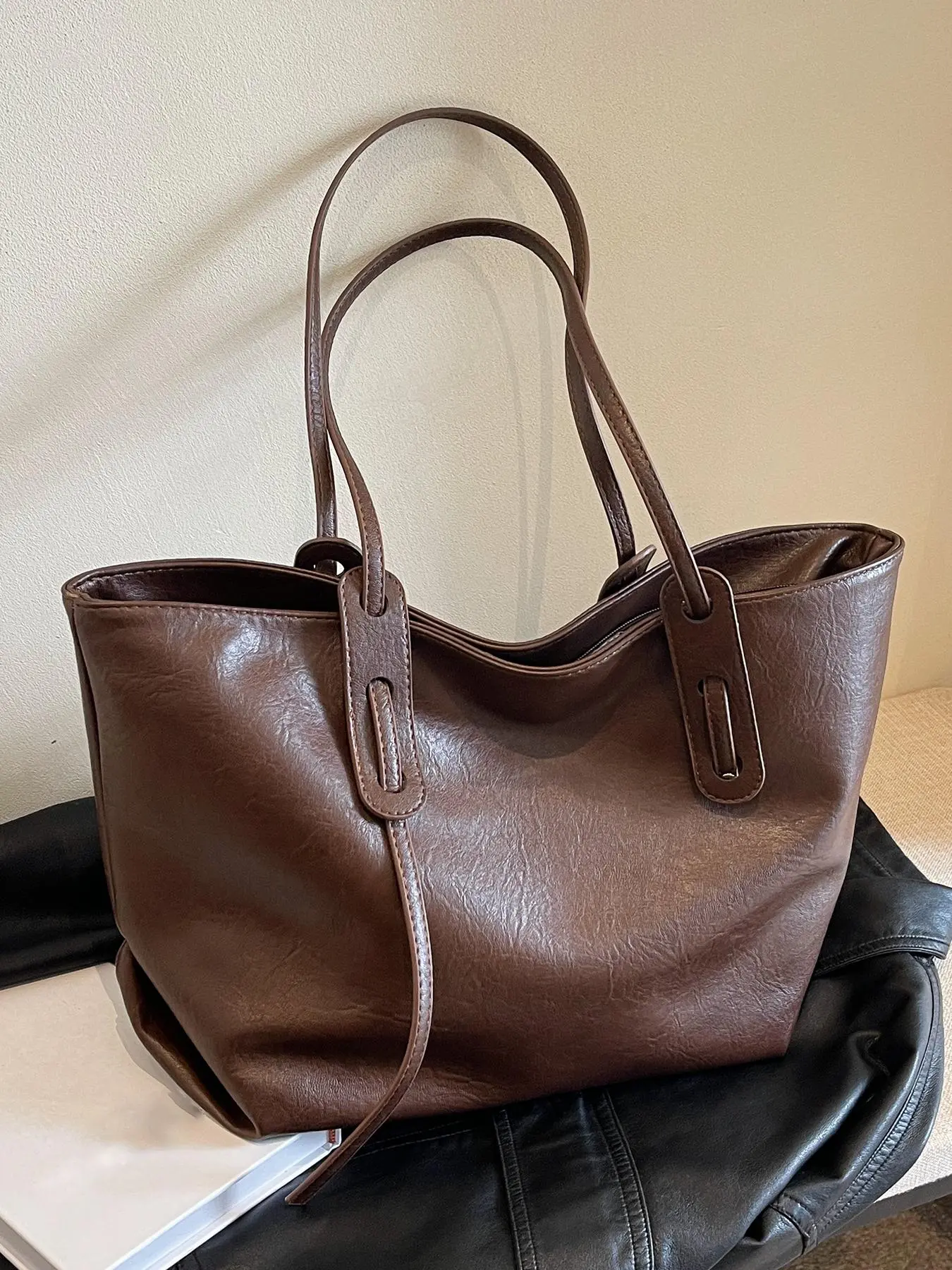 Classic style women's handbag shoulder bag, simple and personalized PU leather handbag, suitable for work, school, commuting and shopping, fashionable design, equipped with zipper and inner bag, Shoulder Tote, Casual Trendy Purses, Casual Handbags