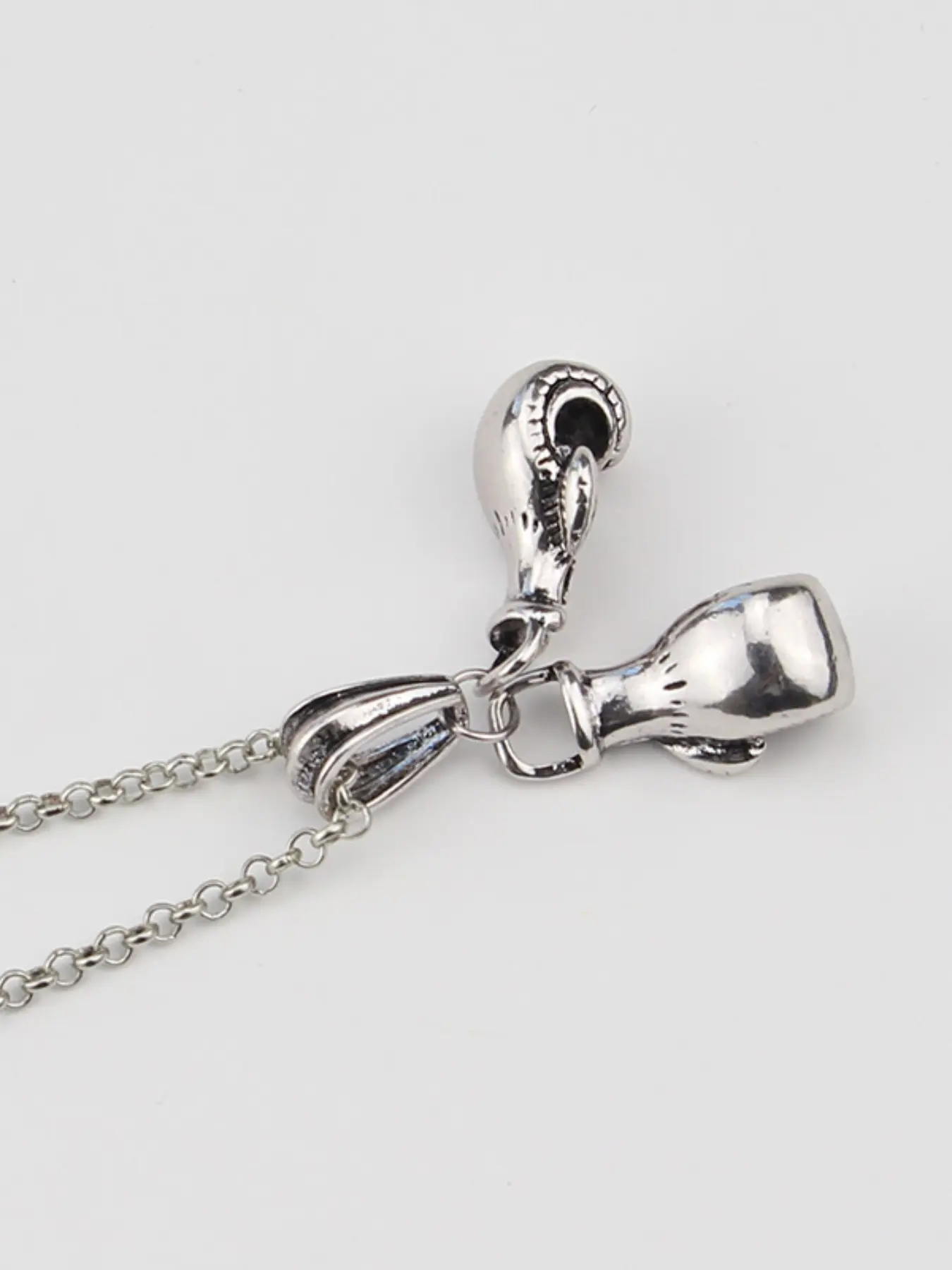 Men's Boxing Glove Pendant Necklace, Punk Style Cuban Link Design Necklace, Unique Gym Sport Gift, Minimalist Sweater Chain Alloy Necklace Jewelry, Versatile Fall Winter Accessory, Cuban Link Chains