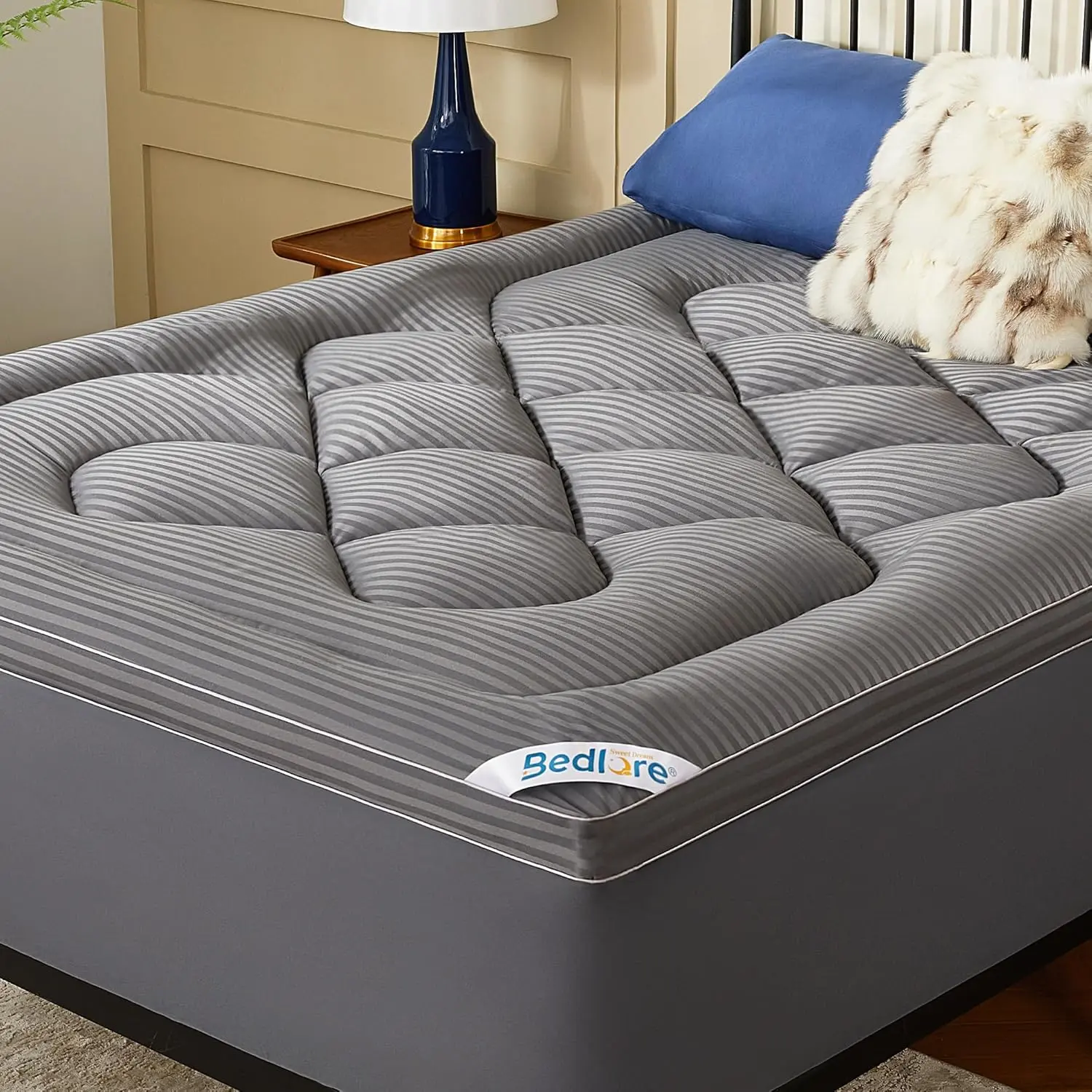 Mattress topper, thickened pillow pad to relieve back pain, cool and soft mattress topper with deep pockets, suitable for 6-18inch mattress