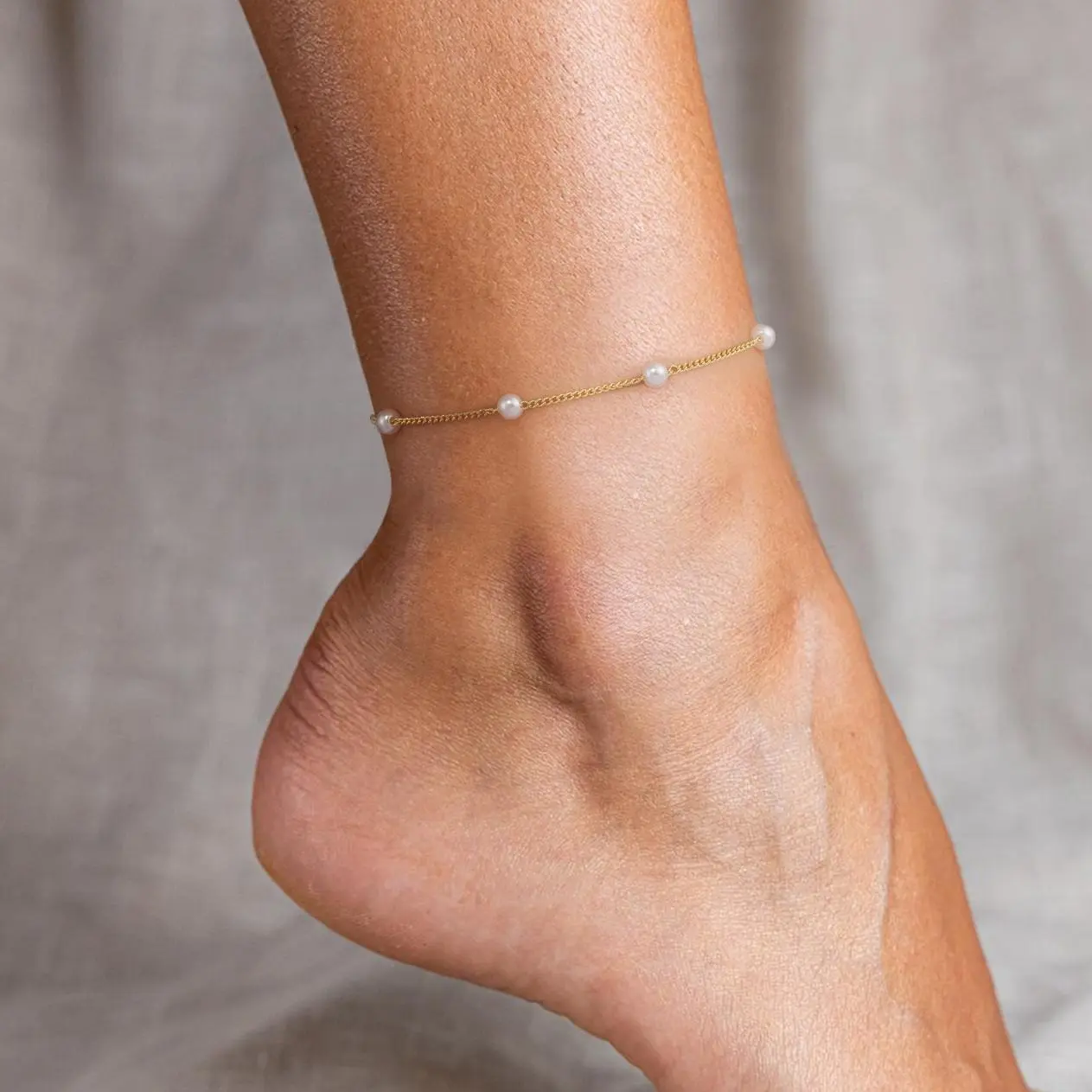 ASCOMY Dainty Faux Pearl Station Anklet for Women, 14K Gold Plated Round Pearl-Like Bead Ankle Bracelet, Tarnish Resistant Adjustable Summer Beach Foot Jewelry