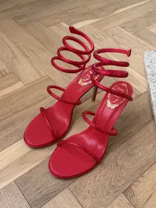 Lady red diamond heels