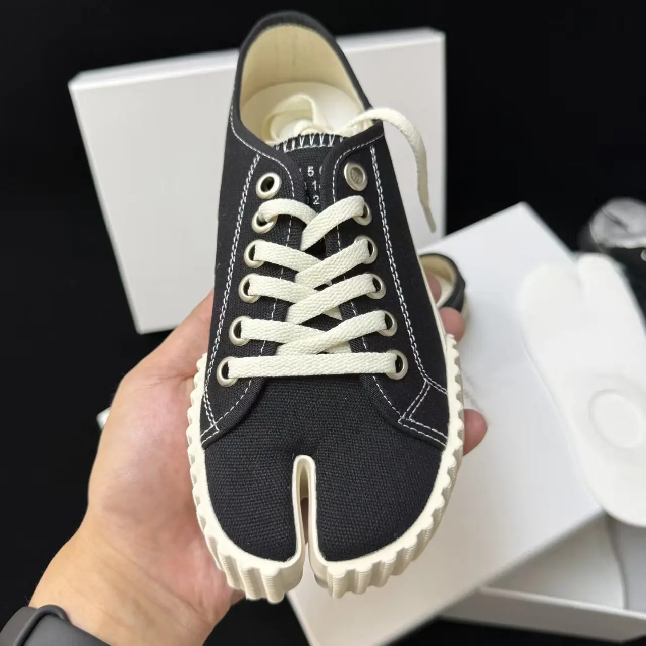 Women's French Minimalist Split-Toe High-Top Canvas Lace-Up Sneakers - Wavy Platform, Non-Slip, Ankle Trainer, Walking Shoes, Casual Street Office Footwear