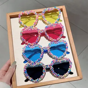 Y2K Retro Heart-Shaped Sunglasses for Men & Women Cute Candy Pink Punk Party Glasses Vintage Outdoor Festival Cosplay Fashion Accessory