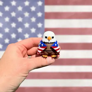 Bald Eagle Fidget Toy with Removable American Flag Cape – Patriotic Desk Buddy, 4th of July, Pocket Fidget, USA Gift, USA 250th Birthday