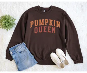 Pumpkin Queen Fall Sweatshirt Cozy Autumn Crewneck Soft Fleece Graphic Unisex Fit for Pumpkin Patch & Coffee Runs