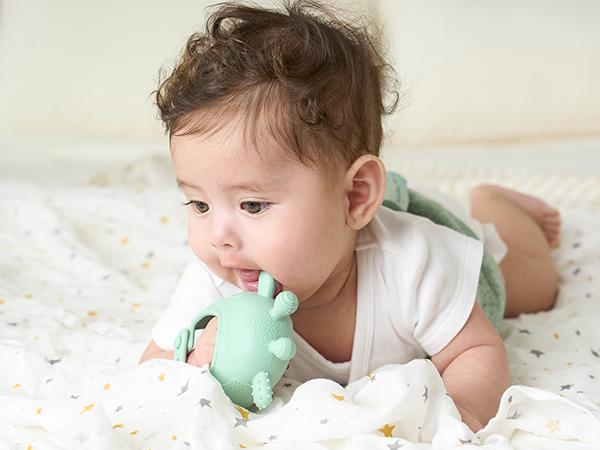 Momcozy Elite Baby Kit, Superior Gift Set for Grooming & Health & Cleansing, Include Electric Nail File&Nasal Aspirator, Heated Tummy Wrap,Thermometer,Bath Brush,Teether,Medicine Pacifier,Storage Case