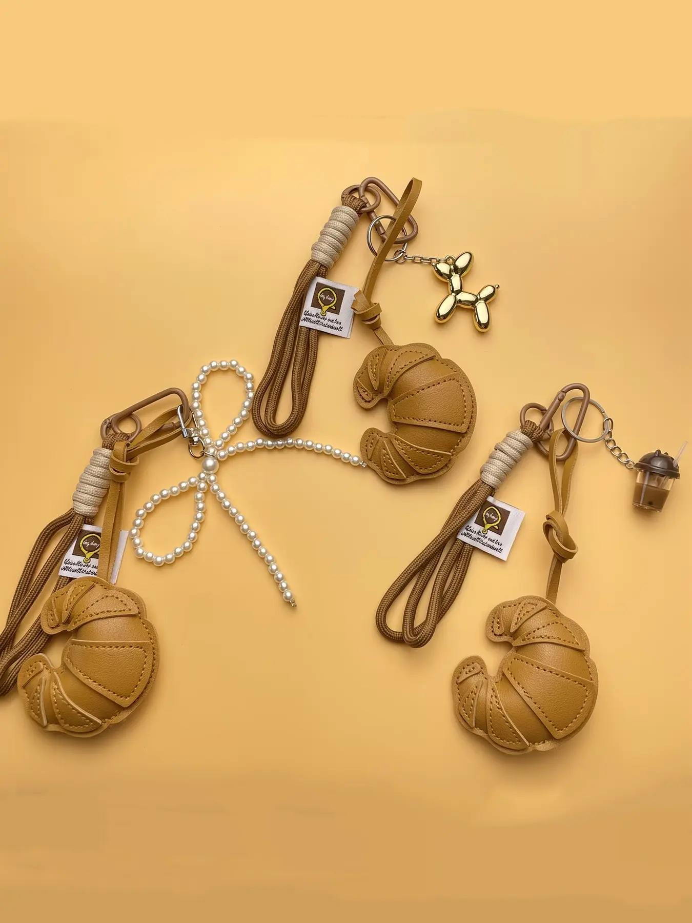 Cute Retro Realistic Croissant Keychain, Ins-Style Accessory, Key Chain Decorations, Kawaii Aesthetic Keychain, Realistic Pearl Bow/Little Dog, Can Be Attached To Keys Or Used To Decorate Bags, Suitable For Daily Commuting, Shopping, Or Dates