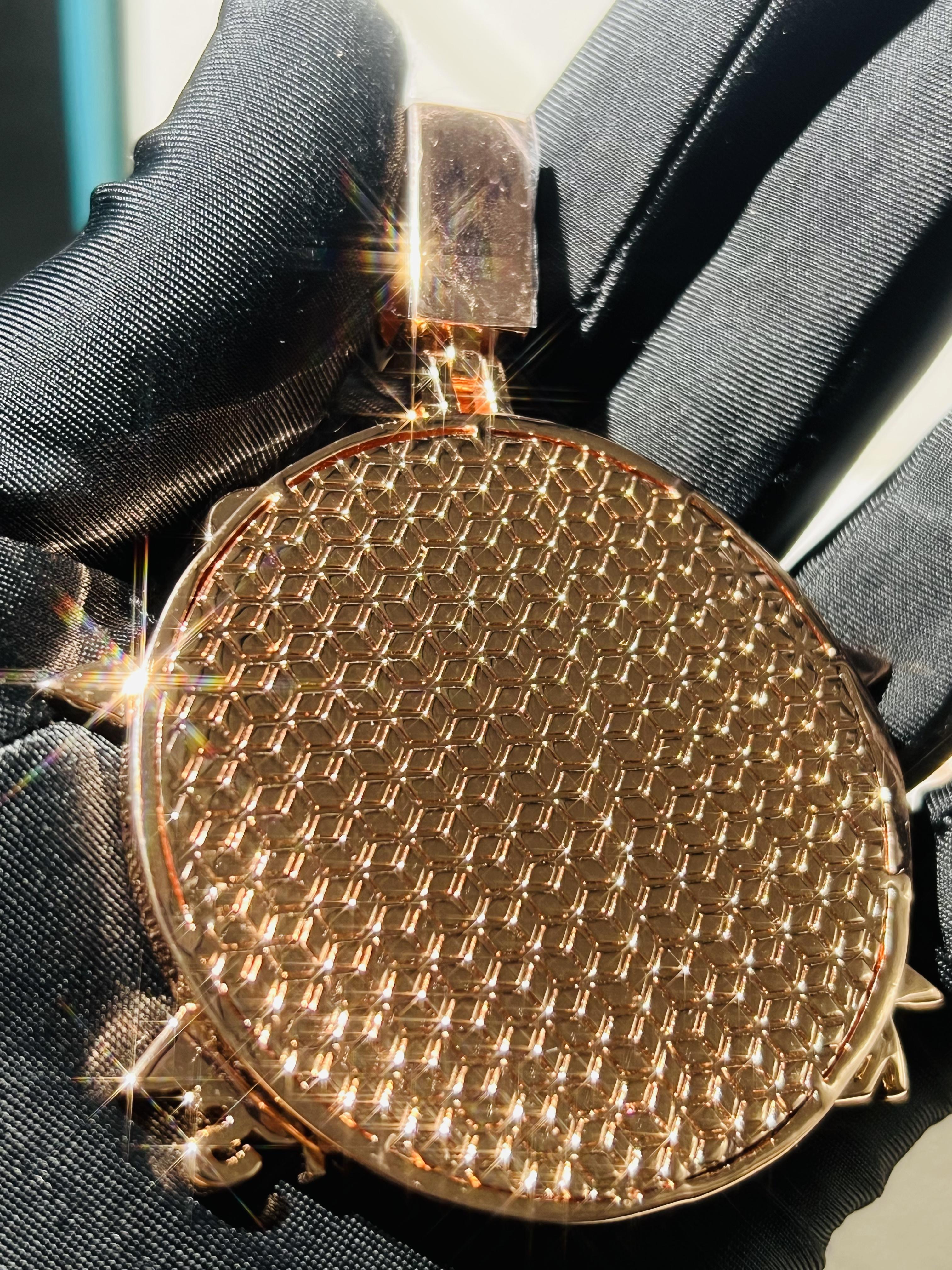 Newly designed custom KK pendant 3D crown KK custom logo iced silicone pendant, high-quality electroplated sparkling crown pendant, street hip-hop culture jewelry pendant, Valentine's Day, Father's Day, Mother's Day premium hip-hop gift ...