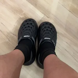 Mens Summer Outdoor Clogs Quick Drying Non Slip Thick Sole Beach Sandals Soft Comfortable Durable Odor Resistant Slippers for Men