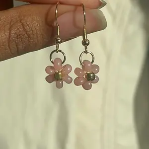 Pink Daisy Earrings