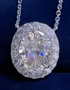A striking solitaire pendant featuring a 9-carat diamond (9×12) in an ice flower cut (Radiant Cut) setting.The center stone is highlighted with a delicate design