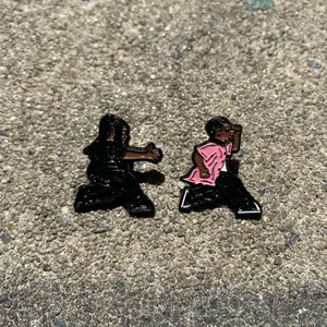Cartoon baby Dee chasing dayday pin set (the original) for hats, backpacks , etc.