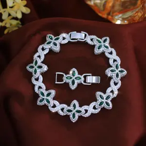 Elegant Classic Leaf Cubic Zirconia Bracelet, Unisex Design—An Excellent Jewelry Choice for Birthdays Anniversaries Weddings And Party