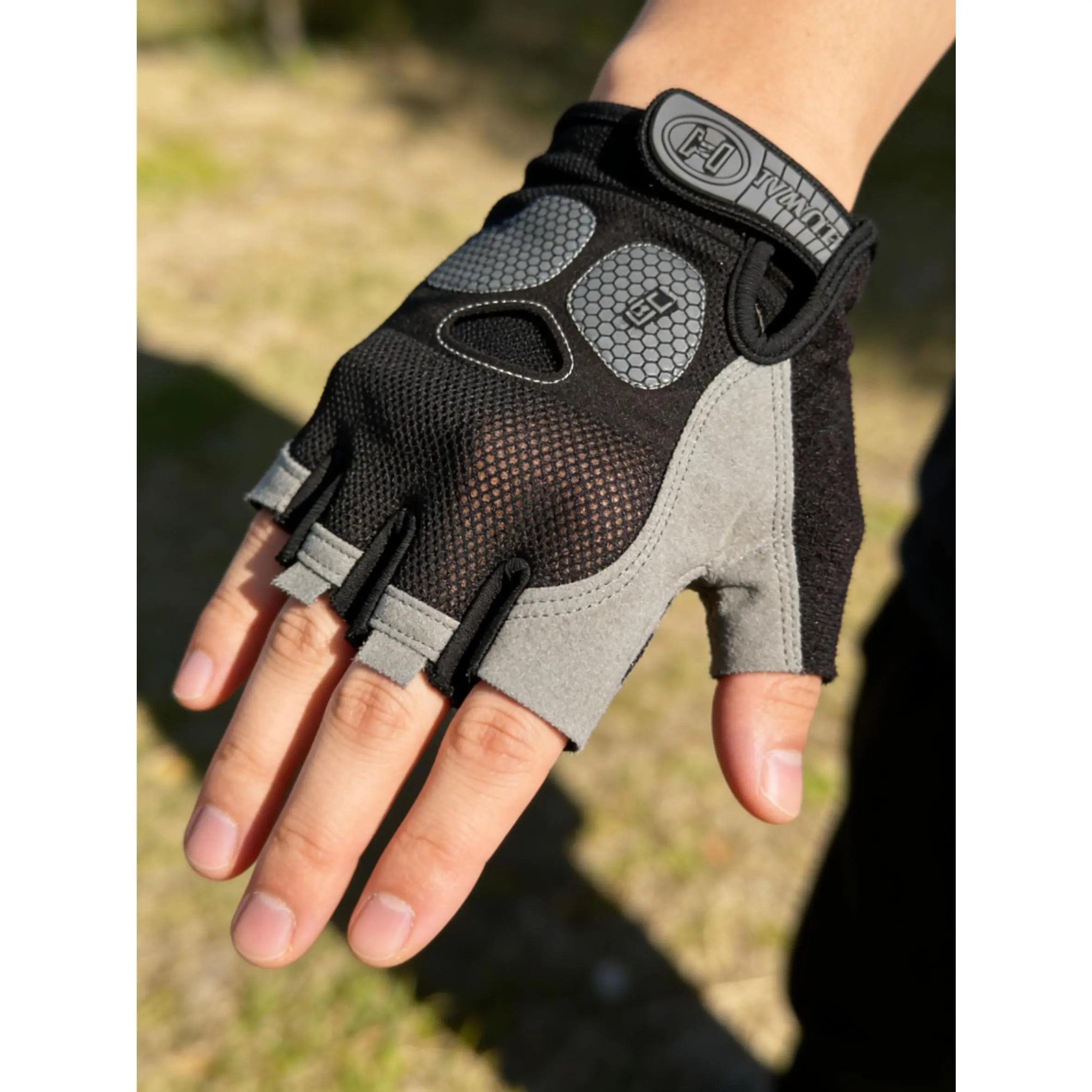 Solid Half Finger Workout Gloves for Adults with Cushioned Palm Protection, a Flexible Fit, and Enhanced Grip, Male, Weight Lifting Gloves, Lifting Weights, Padded Palms, Gym, Anti-Slipping, All Seasons, Cardio, Sporty Sports Gloves