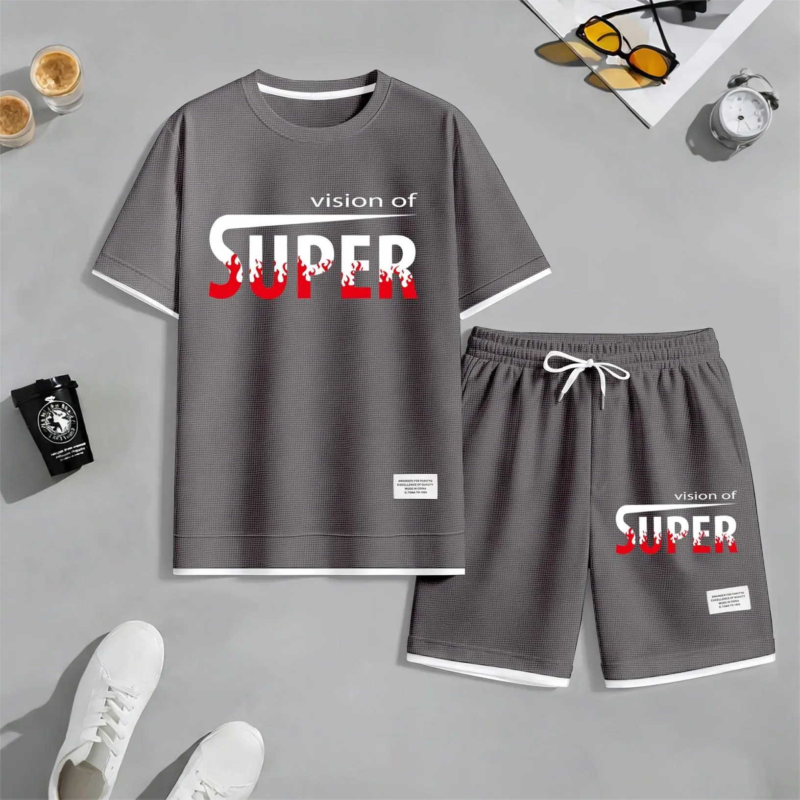 Men's retro-style printed drawstring shorts set is an ideal choice for spring and summer. The casual summer outfit includes a short-sleeved shirt and a pair of shorts, suitable for everyday wear, sports, and various other occasions.