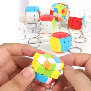 Mini Cube Men's Keychain, Magic Cube Puzzle Keychain, Bag and Backpack Pendant, Perfect Party Gift, Birthday Gift, New Year Gift, Stylish Keychain