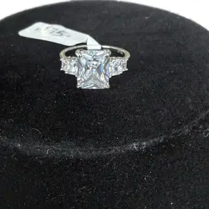 Anillo corte princesa súper bello en plata 925 con rodio en talla 7 y 8!