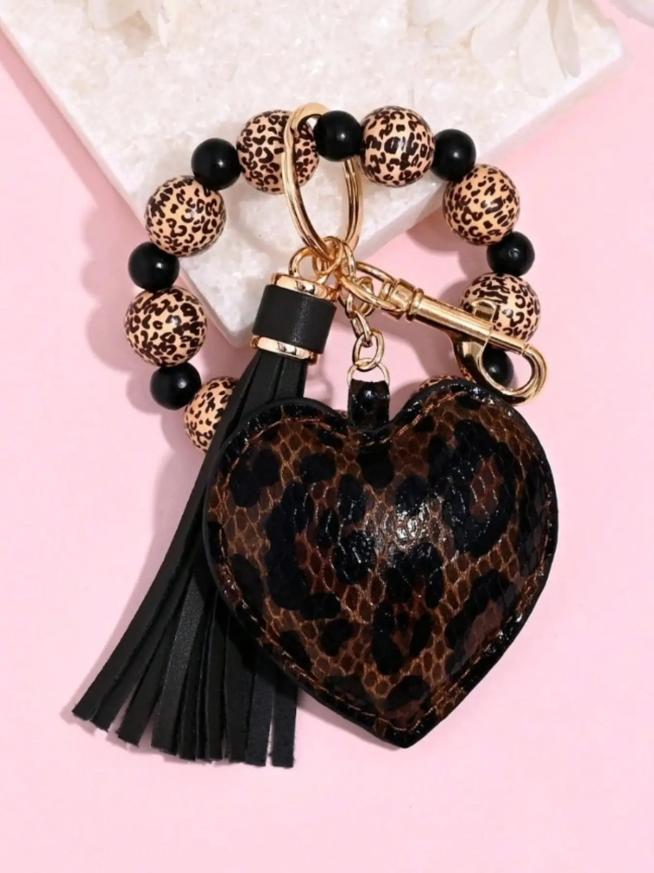 Leopard Print Wood Bead Bracelet Keychain, Fashion Leather Heart Tassel Key Ring, Bag Accessory, Y2K Gothic Leopard Print, Fashionable Keychain, Stylish Keychain, Leopard Print Wooden Keychain, Beaded Tassel Keychain, Heart Design Keychain