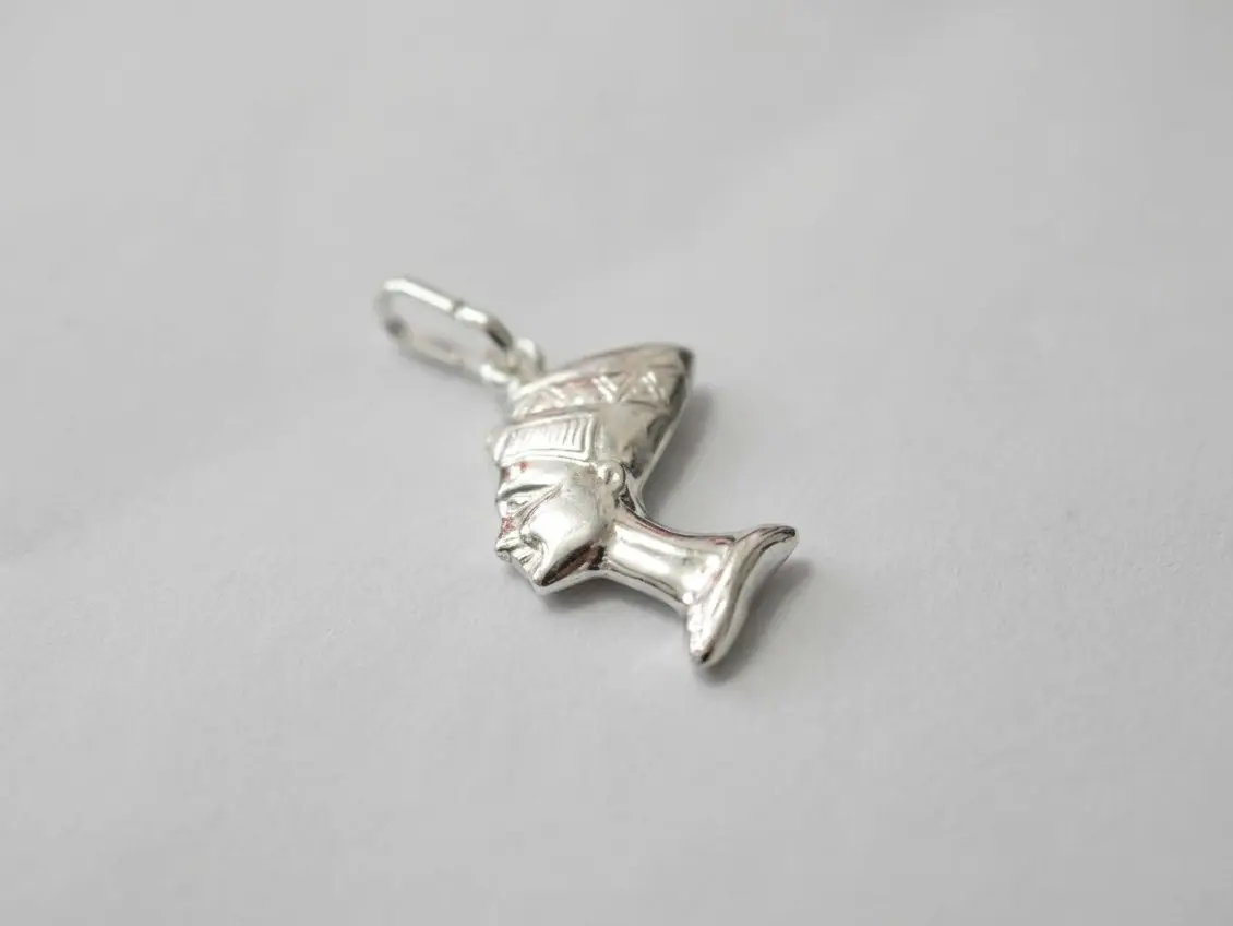 925 Sterling Silver Egyptian Queen Pendant, Elegant Side Profile Charm with a High Polish Finish - Lightweight and Durable Unisex Jewelry for Casual or Party Wear