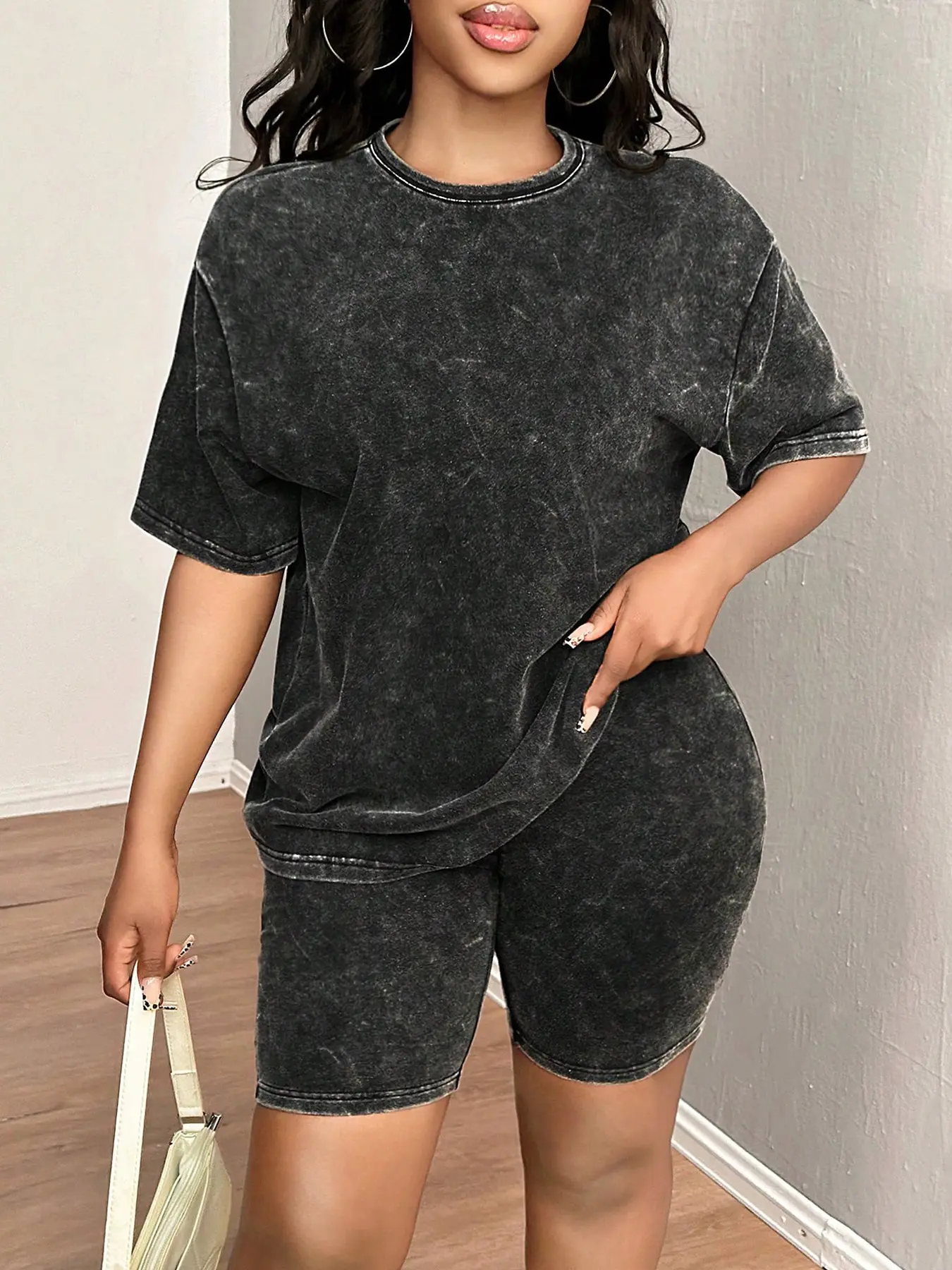 Spring and Summer Slimming Plus-Size Casual Basic Two-Piece Set with Line Print, Tie-Dye Washed Distressed Round Neck Short Sleeve T-Shirt and Shorts, Women's Plus-Size Running Gear, Clothes
