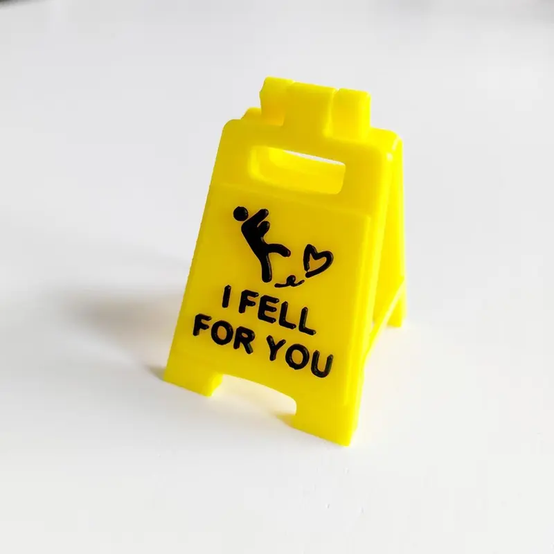 1pc Valentine's Day Gift, Romantic Message Decorative Sign: 'I Fell For You', Desktop Ornaments, Plaques, Gifts for Girlfriends/Boyfriends, Desk Signage Decoration