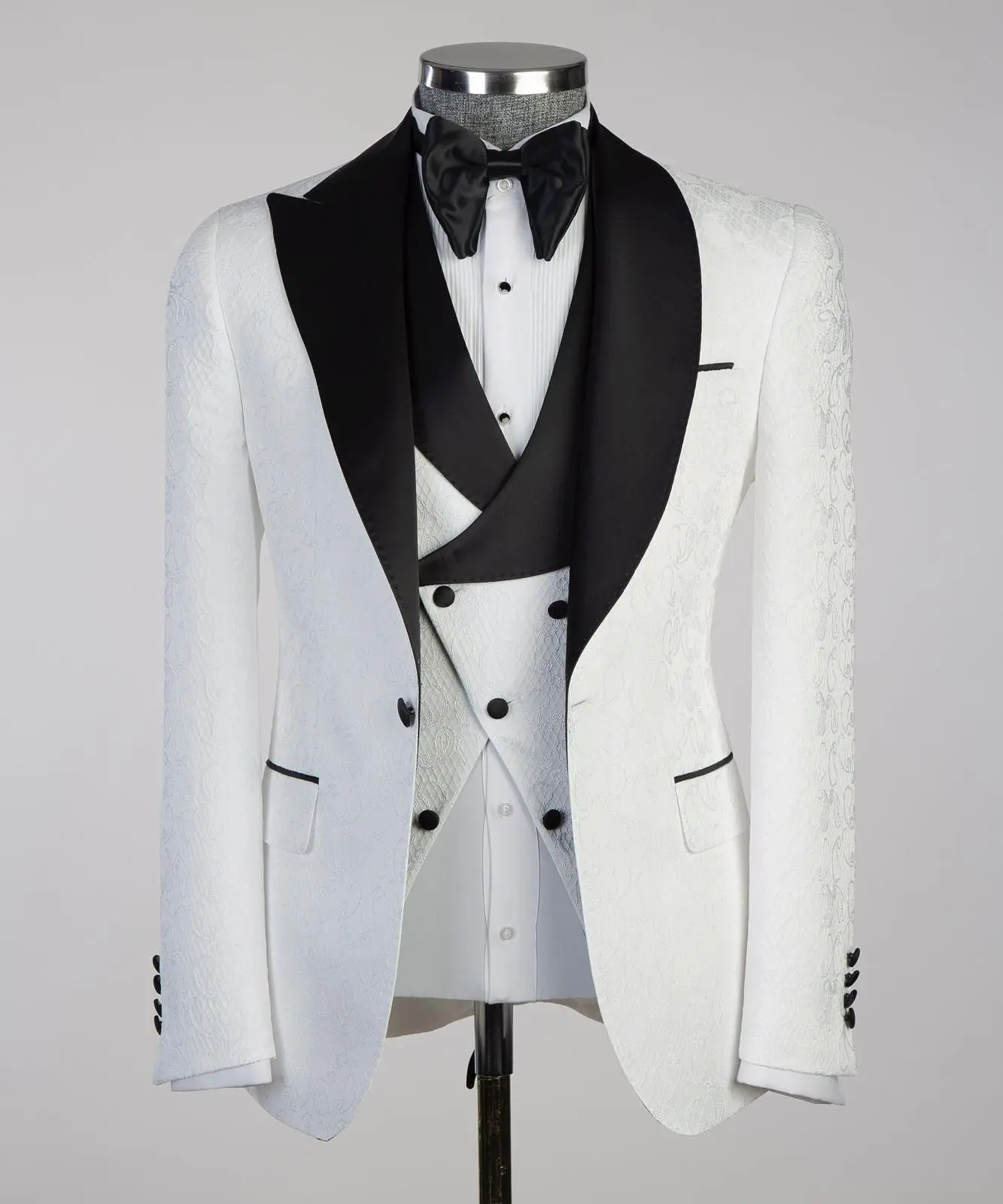White cambridge tuxedo suit White cambridge tuxedo suit