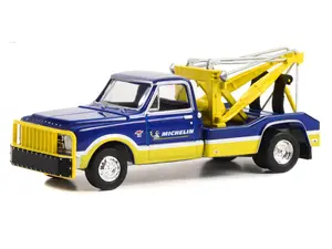 1967 Chevrolet C-30 Dually Wrecker - Michelin Service Center (Dually Drivers Series 11) Diecast 1:64 Scale Model - Greenlight 46110A