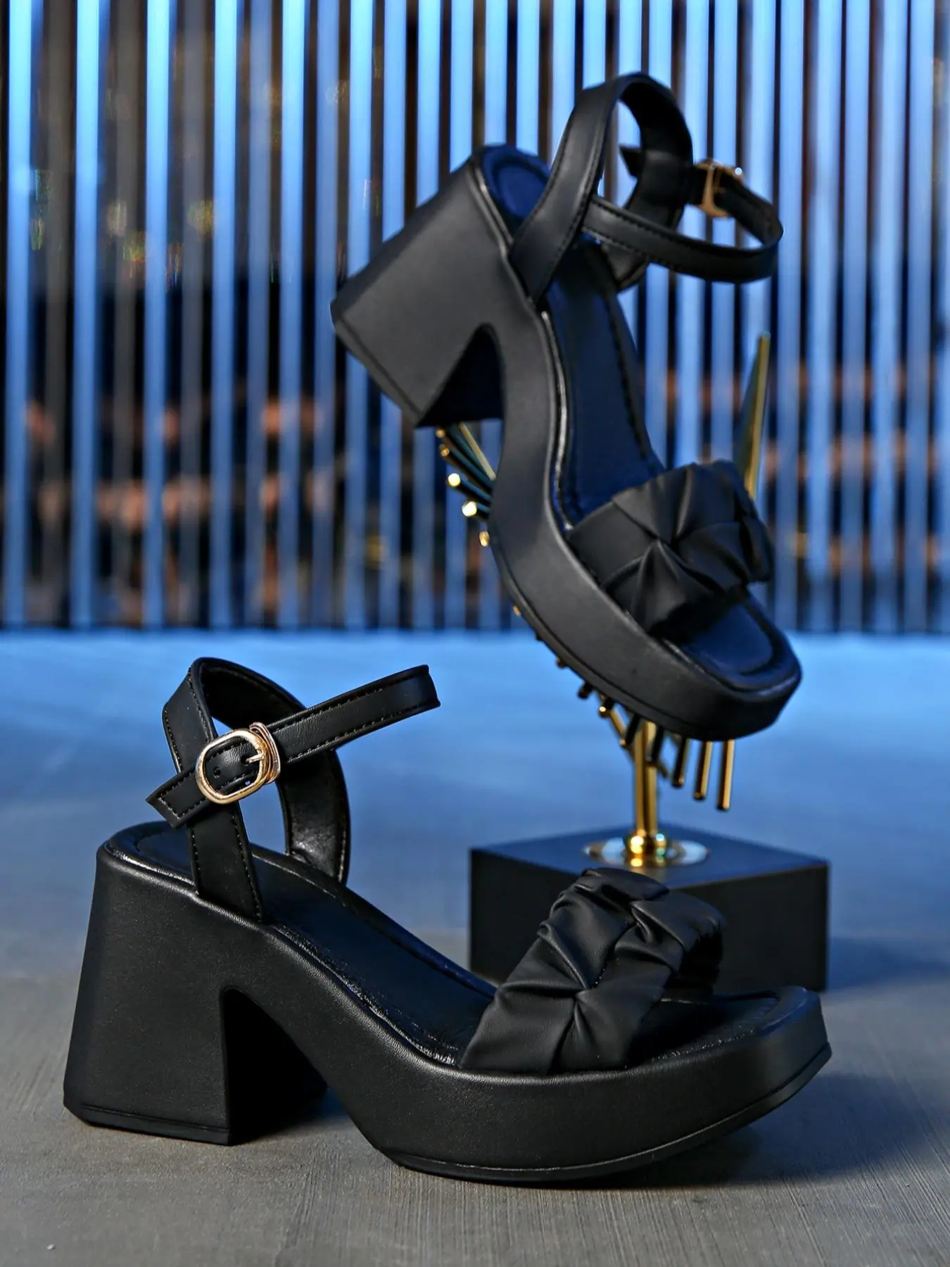 Women's Summer Fashion Casual Comfortable High Heels, Waterproof Platform Cross-Strap Wedges, New Style Thick Sole Rubber Sandals