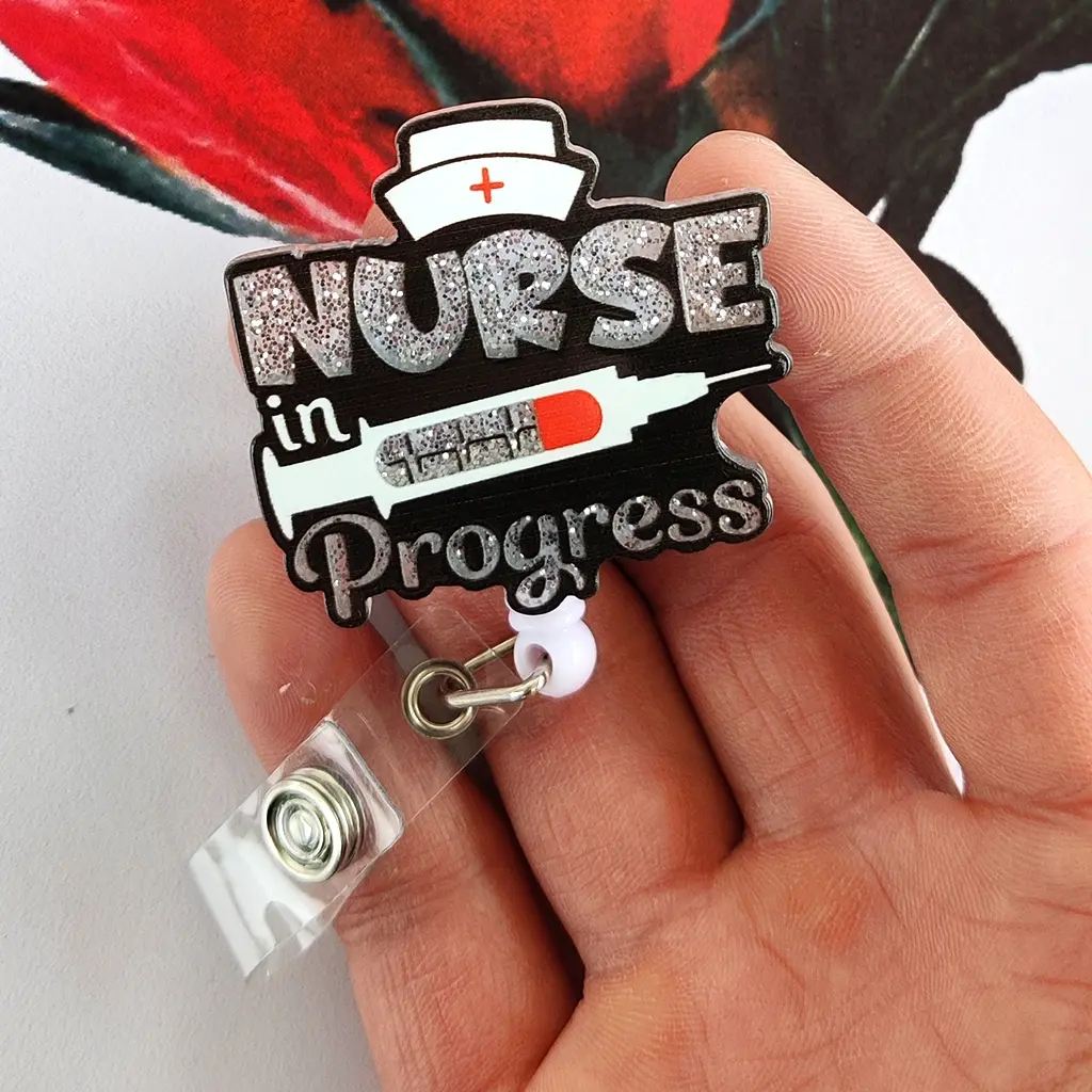 A nurse in the advanced theme work card telescopic buckle, with nurse hat, syringe and other medical elements, combined with glitter design with telescopic structure and clip, can be used to hang work cards, Nursing Badge Reel