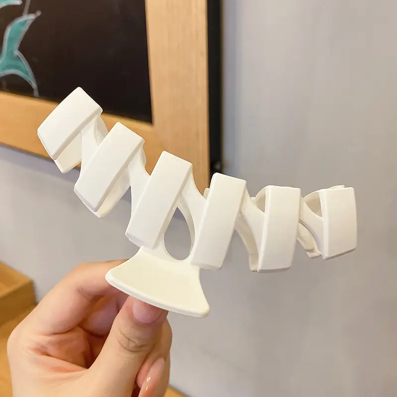 60 # Irregular white gripper#