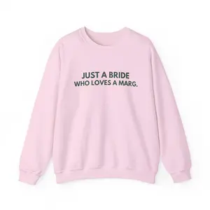 Gildan Just a Bride Who Loves a Marg Sweatshirt Hoodie T-Shirt Bachelorette Margarita Graphic Shirt Casual Oversized Fit for Brides Bridal Parties & Pre-Wedding Getaway Style