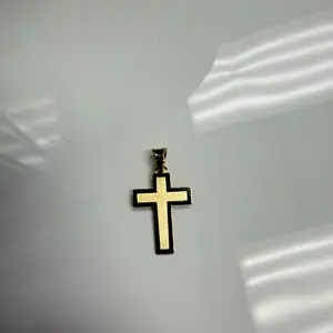 10k gold Cruz charm