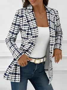 A fashionable blue and white herringbone long sleeved suit jacket for women, with a classic herringbone pattern that looks slim and suitable for commuting to work, shopping, and outdoor activities, both indoors and outdoors