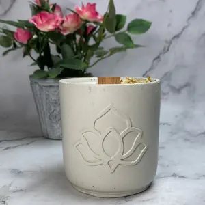 Vanilla Jasmine Calming Candle with Crackling Wooden Wick Lotus Embossed Ceramic Container Home Fragrance Decor Home Decoration Scent