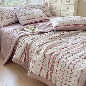 Double Layered Floral Print Summer Quilt, Soft Breathable Lightweight Bedspread, Cute Animal Pattern, Ideal for Bedroom & Apartment
