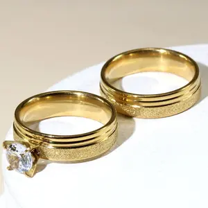 No Brand Fashion Gold Plated Couple Rings with Sandblasting Pattern for Wedding and Valentine's Day Gift