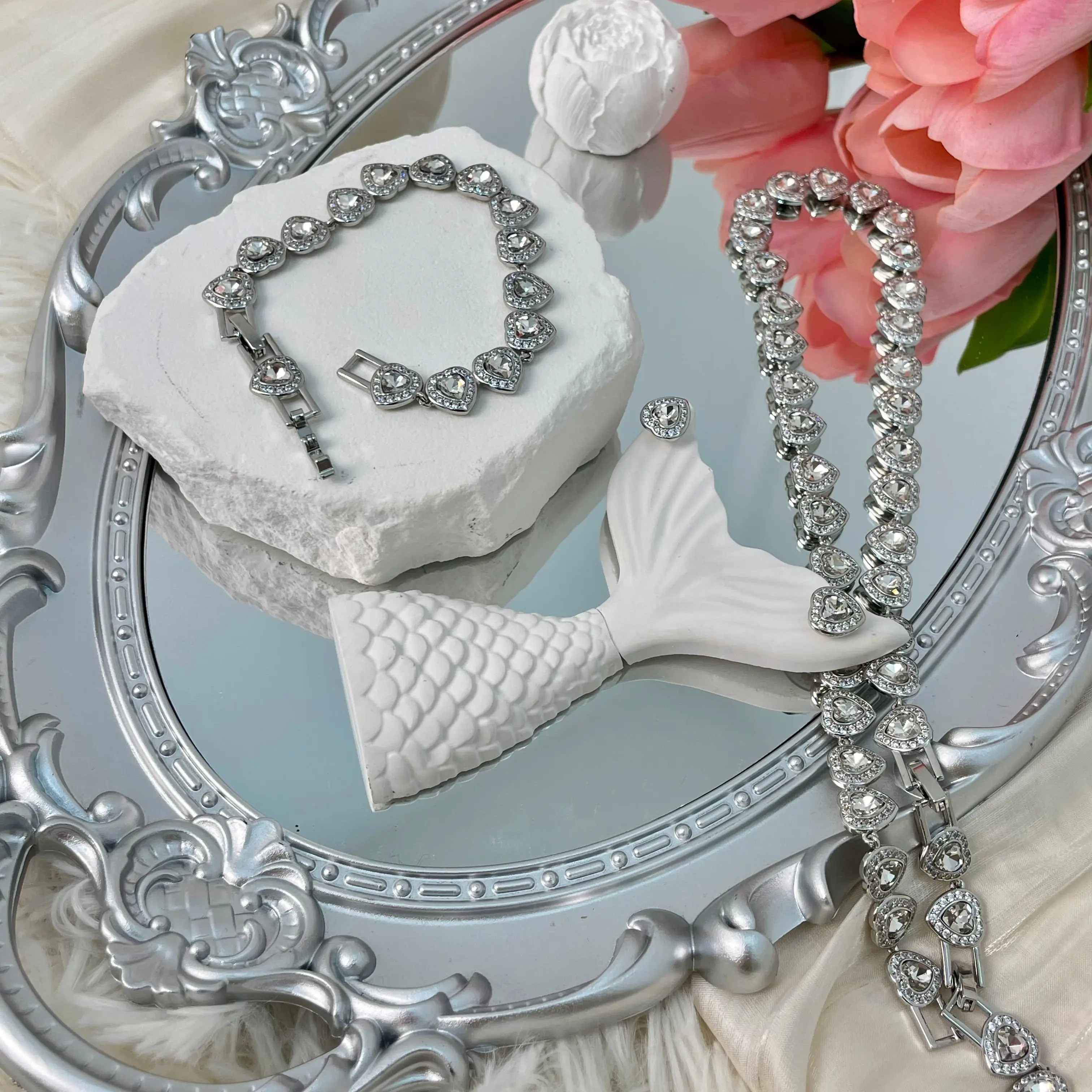 Women's Adjustable Heart Necklace - Silver Necklaces, Lustrous Design, Suitable for Formal Events & Everyday Wear, Matching Pair Costume Jewelry, Aesthetic Necklaces