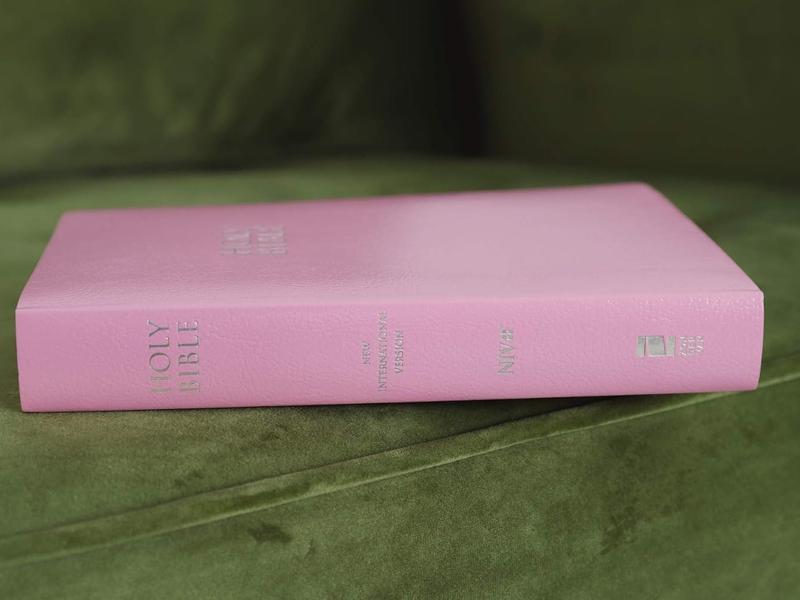 NIV, Gift and Award Bible, Leather-Look, Pink, Red Letter, Comfort Print