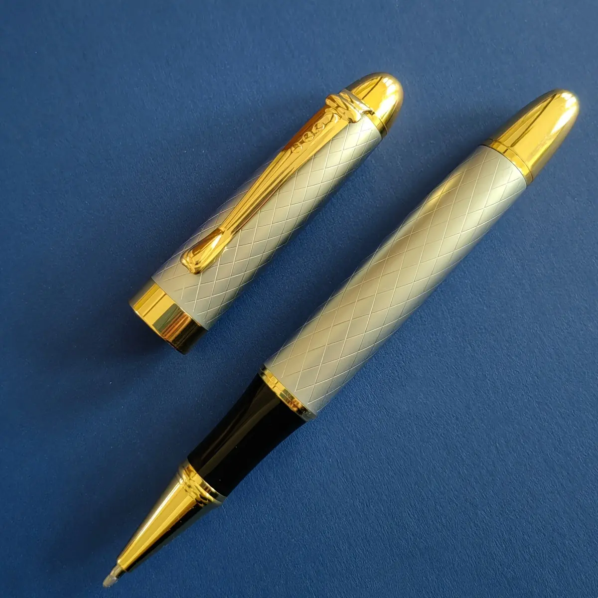 Diamond pattern gold