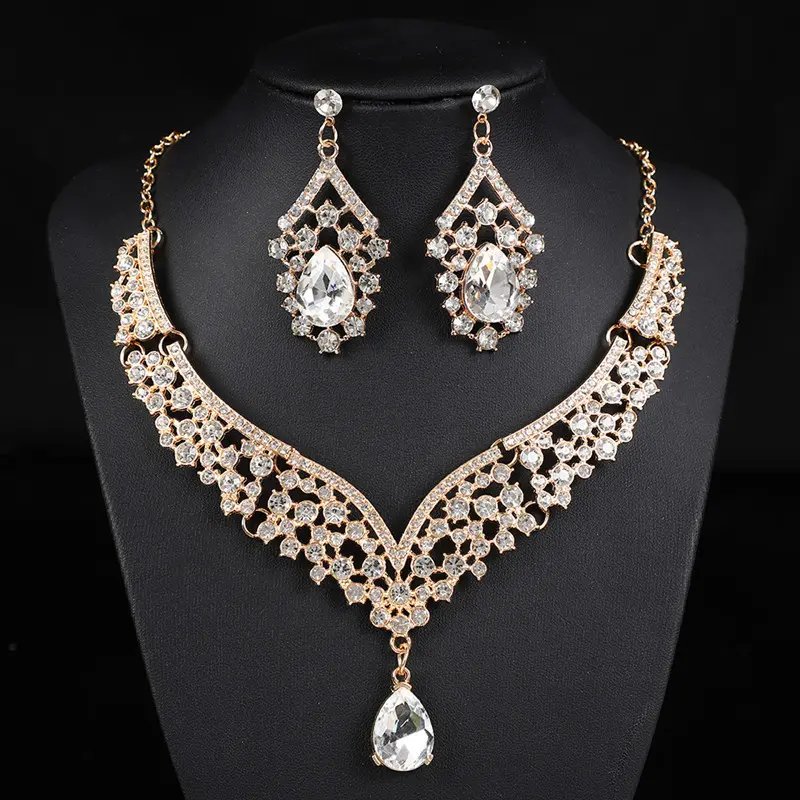 Gold background white necklace+earring n