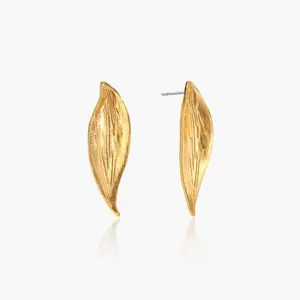 en route Golden Leaf Stud Earrings, Minimalist Gold Leaf Sparkling with Brilliant Design, Perfect for Everyday Elegance and Layering