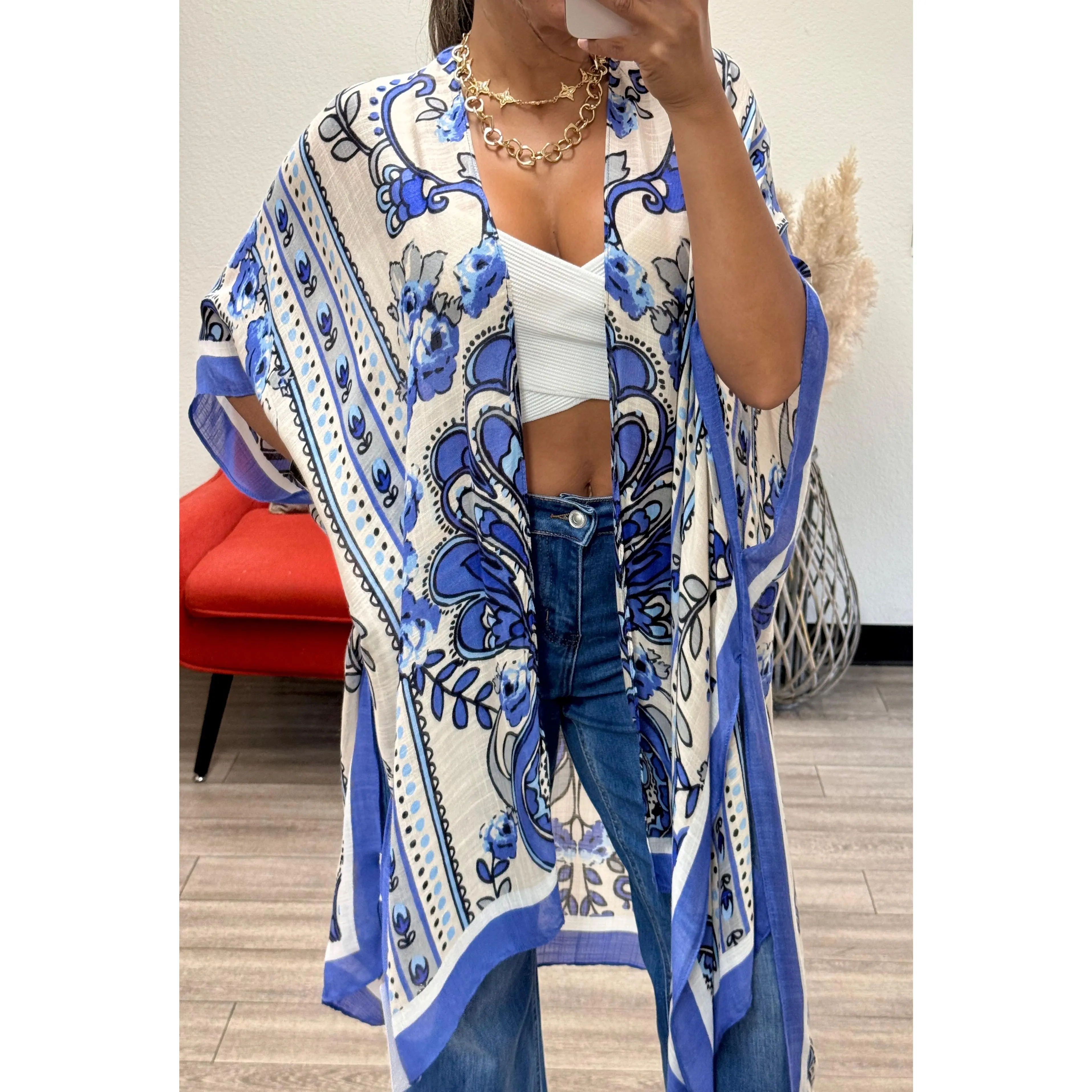 Modern Catalina Kimono, Must Have, Long Lasting, Weekend Wear, Premium Quality, Feminine Style, Easy Fit, Chic Look, Relaxed Fit, Wardrobe Essential, All Day Comfort, Well Made, Fashionable, feminine charm, flirty hem