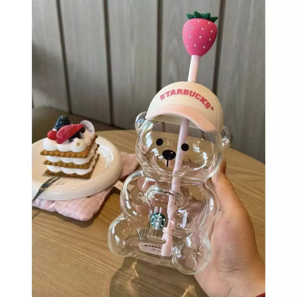 SummerWins Starbucks Bearista Bear Cup Strawberry Topper Baseball Cap New 2026 Collection Teddy Bear Glass Mug with Airtight Cap, Decorative Drinking Jar for Valentine’s Party Decor, Engagement, Anniversary Gift, Creative Cocktail & Soda Glassware
